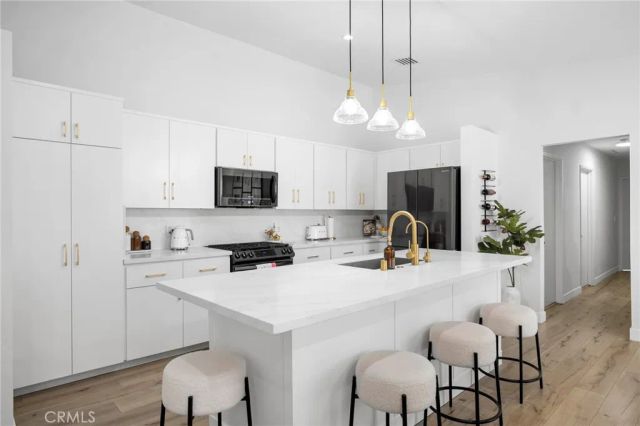 11300 Foothill Boulevard 63, Lakeview Terrace, CA 91342