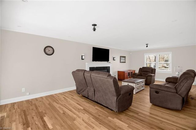 462 Ridgeway Lane, Lexington, NC 27295