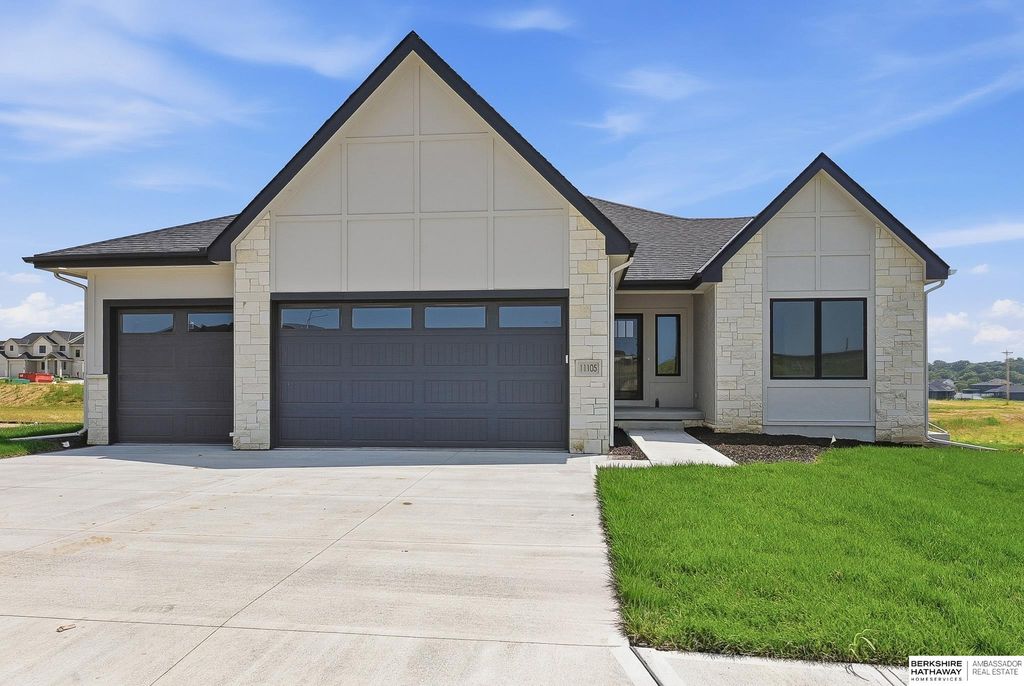 11105 S 221st Street, Gretna, NE 68028