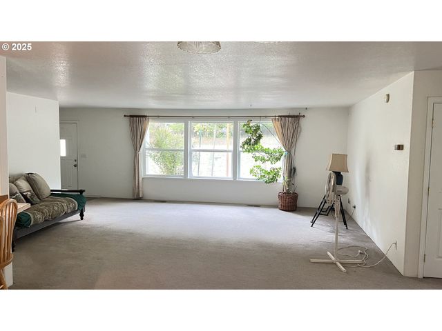 2157 FERGUSON Ln, Days Creek, OR 97429