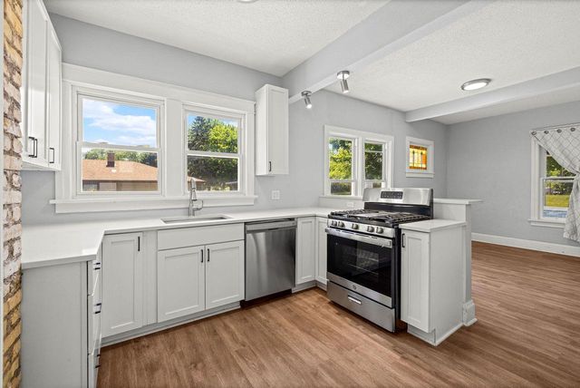 6550 N 60th STREET, Milwaukee, WI 53223