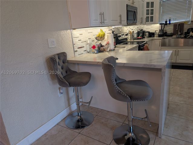 560 NW 184th Ter, Miami Gardens, FL 33169