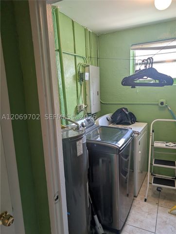 560 NW 184th Ter, Miami Gardens, FL 33169