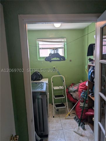 560 NW 184th Ter, Miami Gardens, FL 33169