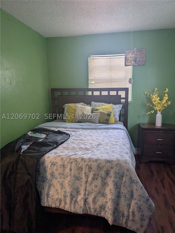 560 NW 184th Ter, Miami Gardens, FL 33169