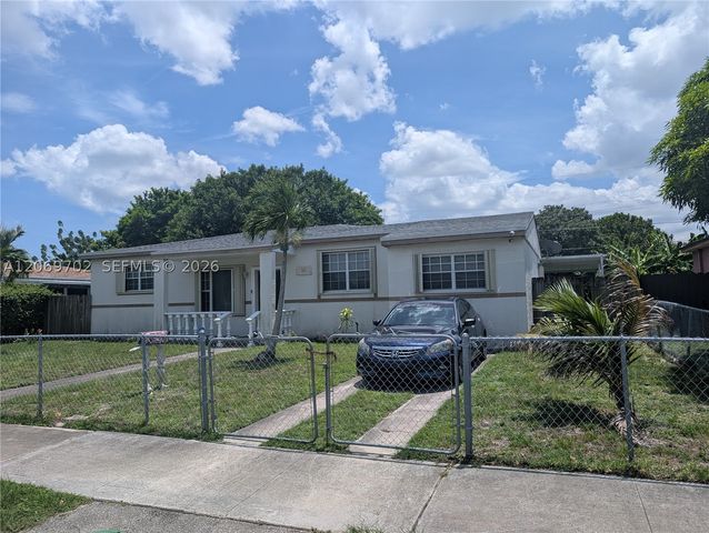 560 NW 184th Ter, Miami Gardens, FL 33169