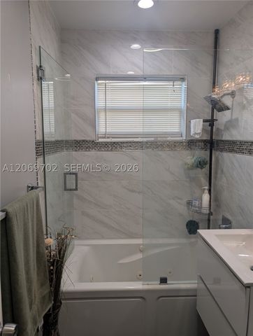 560 NW 184th Ter, Miami Gardens, FL 33169