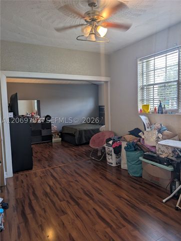 560 NW 184th Ter, Miami Gardens, FL 33169