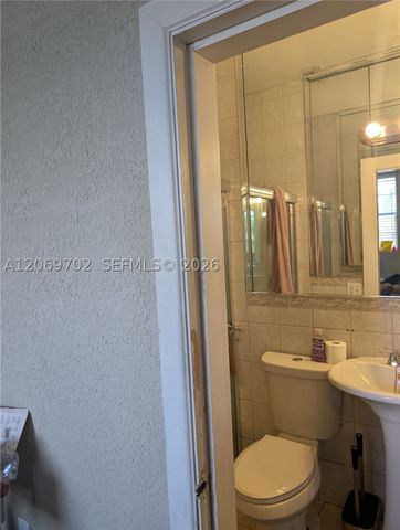 560 NW 184th Ter, Miami Gardens, FL 33169