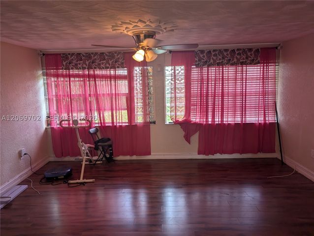 560 NW 184th Ter, Miami Gardens, FL 33169