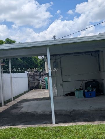 560 NW 184th Ter, Miami Gardens, FL 33169