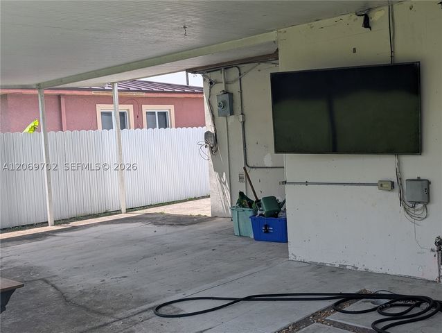 560 NW 184th Ter, Miami Gardens, FL 33169
