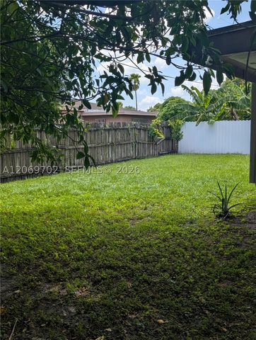560 NW 184th Ter, Miami Gardens, FL 33169