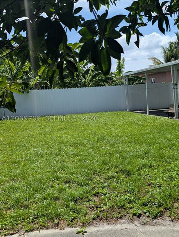 560 NW 184th Ter, Miami Gardens, FL 33169