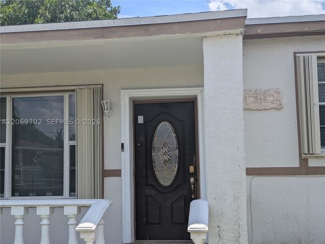560 NW 184th Ter, Miami Gardens, FL 33169