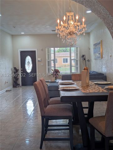 560 NW 184th Ter, Miami Gardens, FL 33169