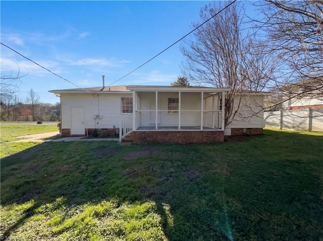 1414 Larchmont Drive, Greensboro, NC 27405