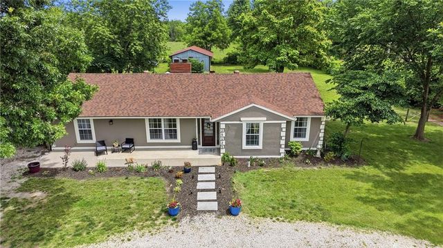 25425 S State Route K Highway, Harrisonville, MO 64701