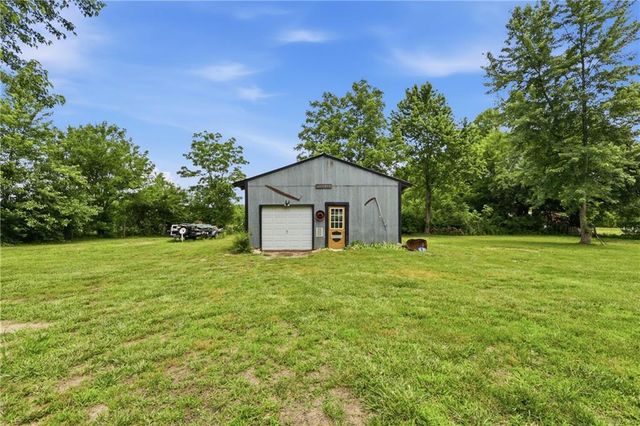 25425 S State Route K Highway, Harrisonville, MO 64701