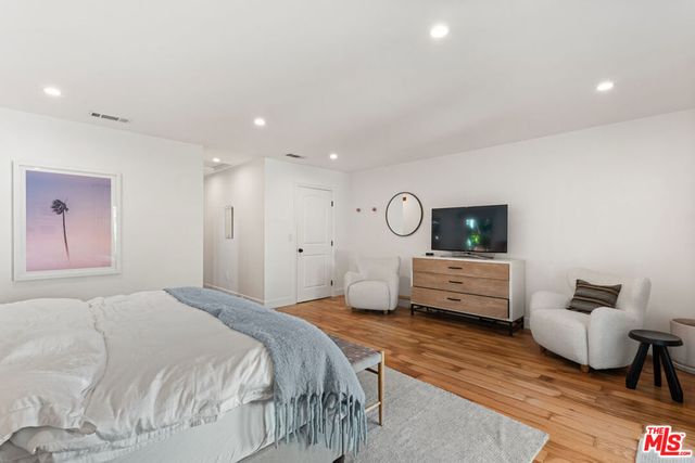 7560 Mcconnell Avenue, Los Angeles, CA 90045