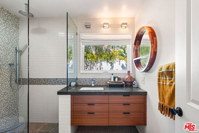 7560 Mcconnell Avenue, Los Angeles, CA 90045