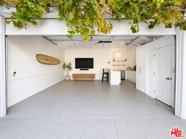 7560 Mcconnell Avenue, Los Angeles, CA 90045
