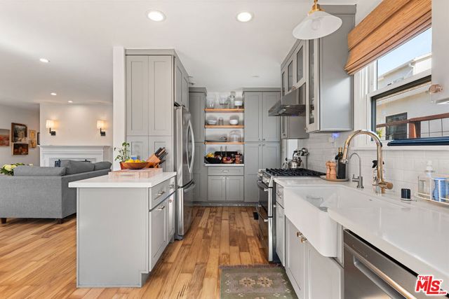 7560 Mcconnell Avenue, Los Angeles, CA 90045