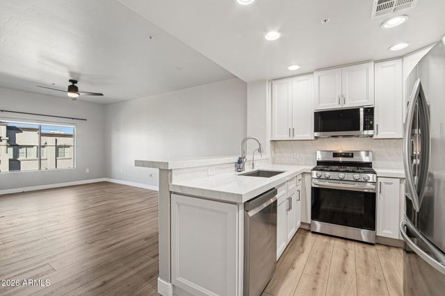 5450 E DEER VALLEY Drive 4223, Phoenix, AZ 85054