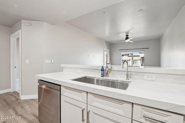 5450 E DEER VALLEY Drive 4223, Phoenix, AZ 85054