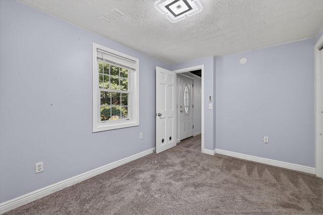 37 Breakneck Rd, Sturbridge, MA 01566