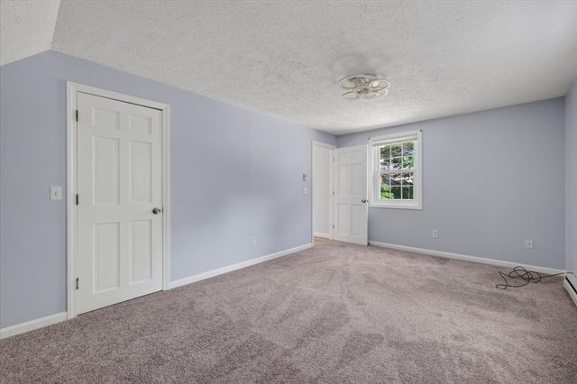 37 Breakneck Rd, Sturbridge, MA 01566