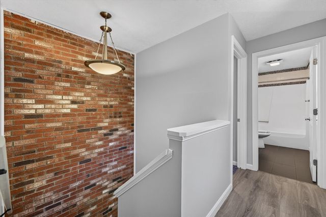 37 Breakneck Rd, Sturbridge, MA 01566