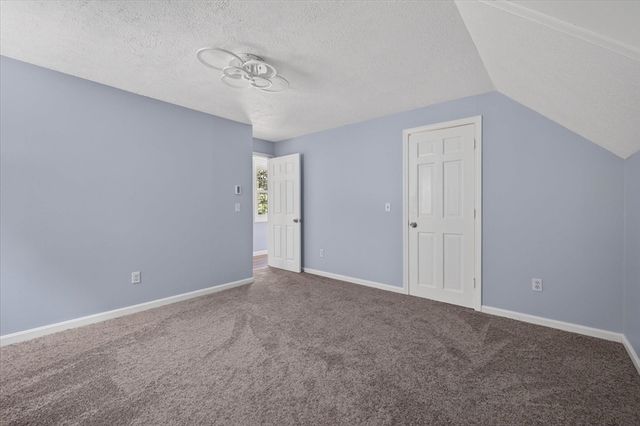 37 Breakneck Rd, Sturbridge, MA 01566