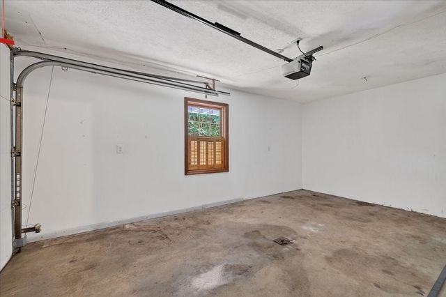 37 Breakneck Rd, Sturbridge, MA 01566