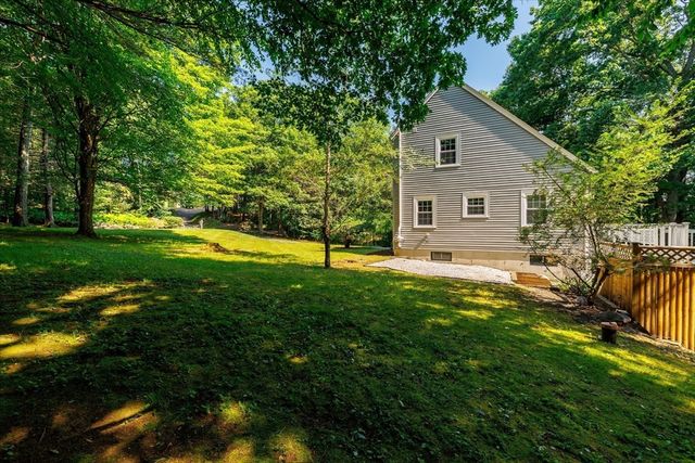 37 Breakneck Rd, Sturbridge, MA 01566