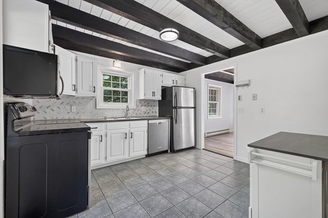 37 Breakneck Rd, Sturbridge, MA 01566