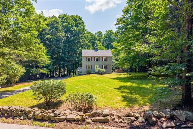 37 Breakneck Rd, Sturbridge, MA 01566
