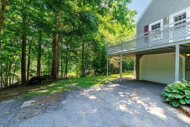 37 Breakneck Rd, Sturbridge, MA 01566