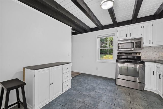 37 Breakneck Rd, Sturbridge, MA 01566