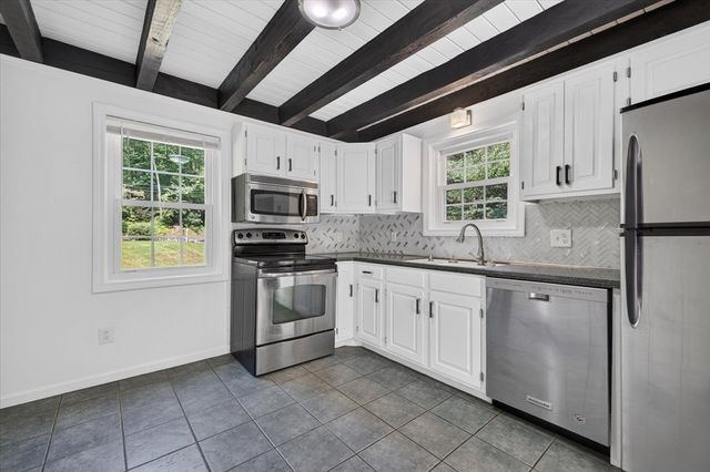 37 Breakneck Rd, Sturbridge, MA 01566