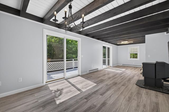 37 Breakneck Rd, Sturbridge, MA 01566
