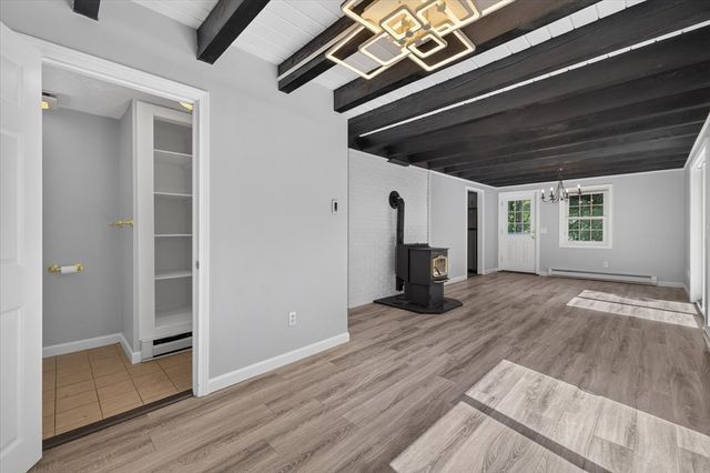 37 Breakneck Rd, Sturbridge, MA 01566