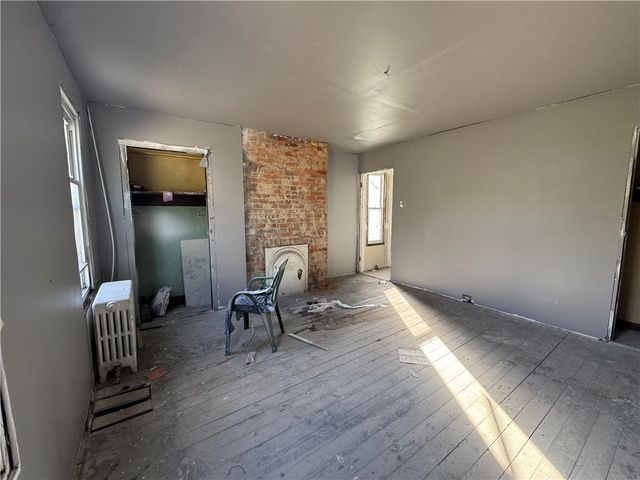 809 Middle St, N Braddock, PA 15104