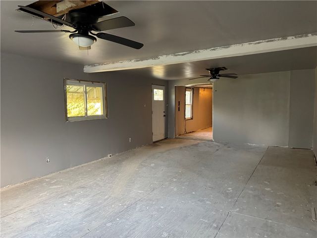 809 Middle St, N Braddock, PA 15104