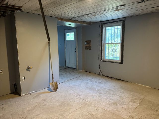 809 Middle St, N Braddock, PA 15104