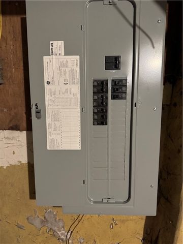 809 Middle St, N Braddock, PA 15104