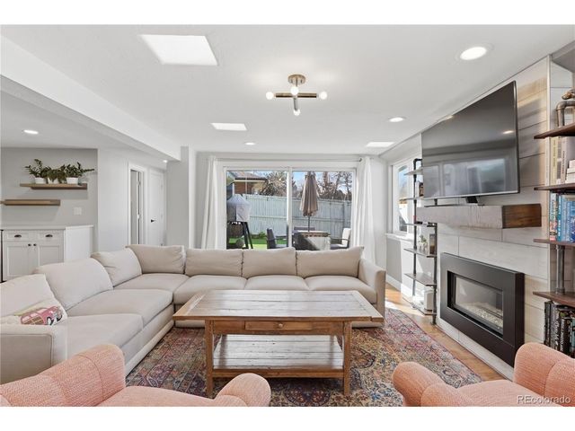 211 Magnolia St, Denver, CO 80220