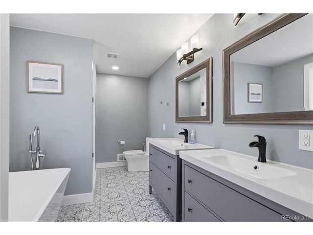 211 Magnolia St, Denver, CO 80220