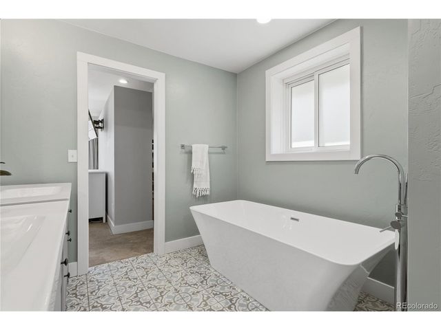 211 Magnolia St, Denver, CO 80220