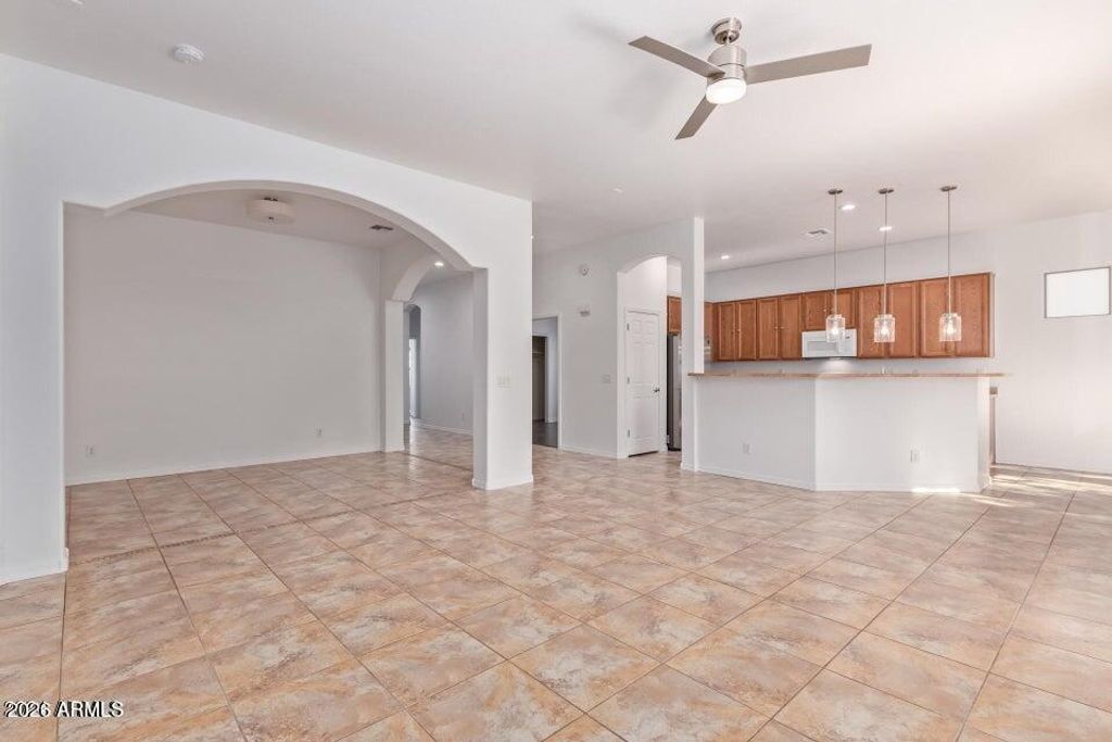 Image 2 of property listing at 10429 W SANDS Drive, Peoria, AZ 85383